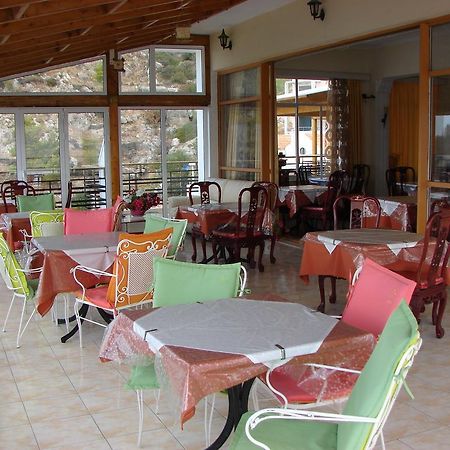Petit Palais Hotel Loutraki  Exterior photo