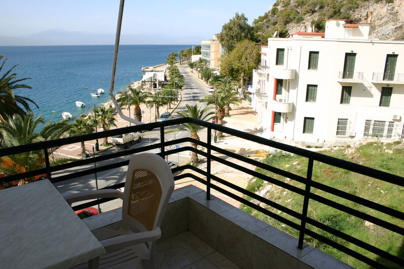 Petit Palais Hotel Loutraki  Exterior photo
