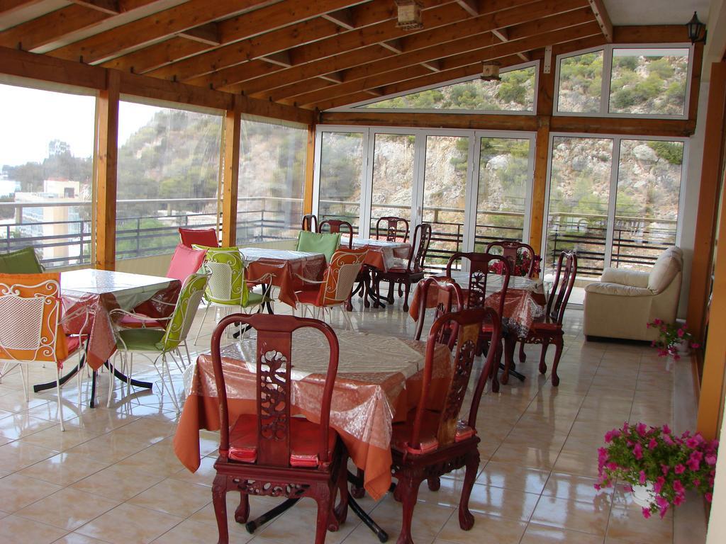 Petit Palais Hotel Loutraki  Exterior photo