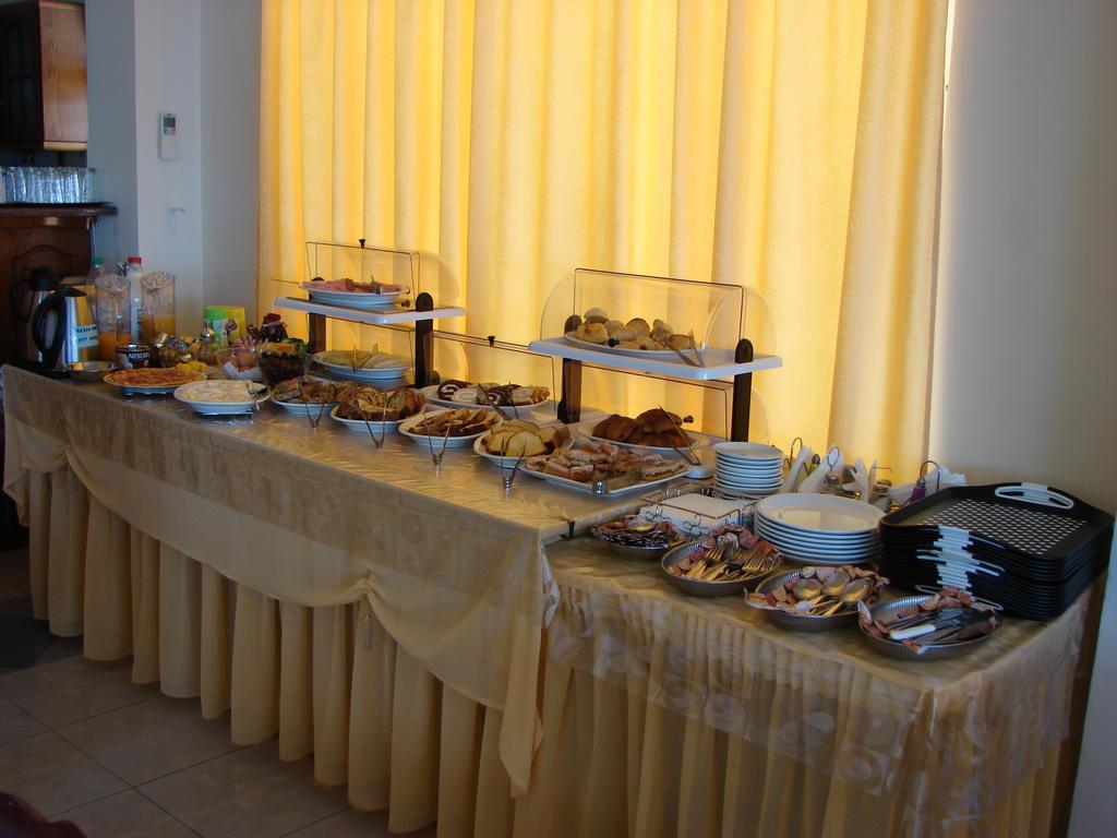 Petit Palais Hotel Loutraki  Exterior photo