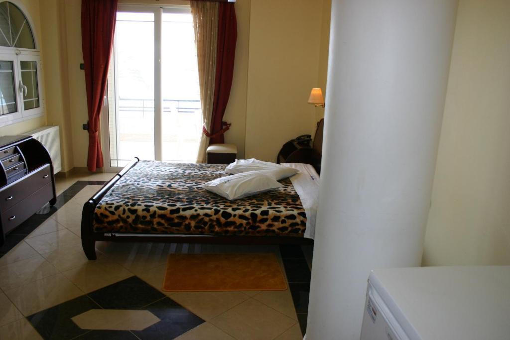 Petit Palais Hotel Loutraki  Exterior photo