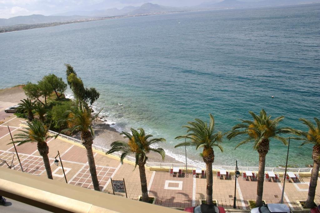 Petit Palais Hotel Loutraki  Exterior photo
