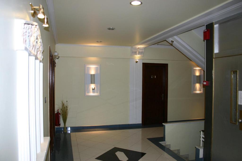 Petit Palais Hotel Loutraki  Exterior photo
