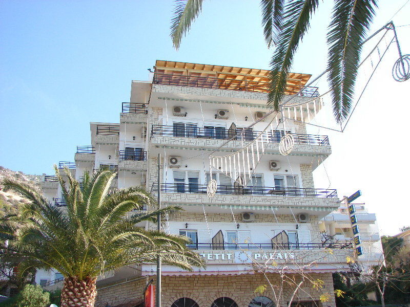 Petit Palais Hotel Loutraki  Exterior photo